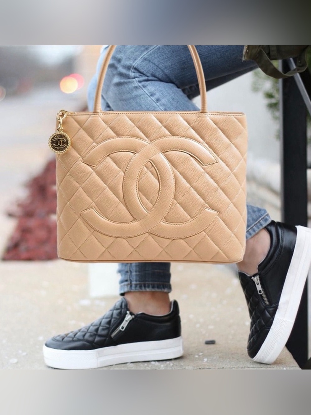CHANEL Medallion Caviar Leather Tote Bag Large CC Logo - Picture 2 of 16